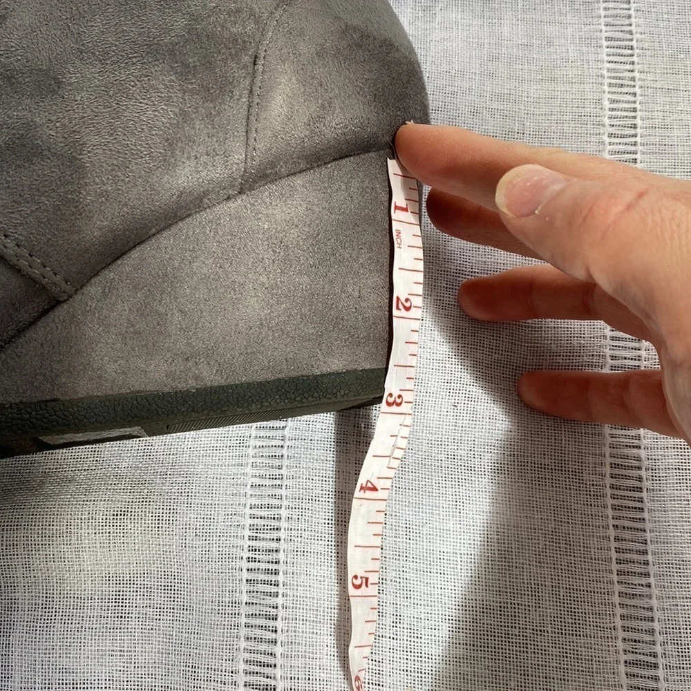 Soda City soft gray Oxford laces booties.*